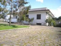 Villa in vendita a APRILIA su  foto 1 di 10